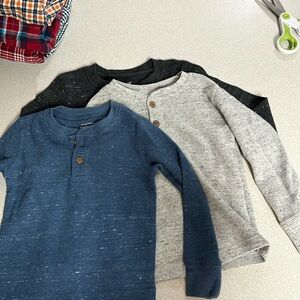 3 long sleeve thermal shirt. Blue, gray, black